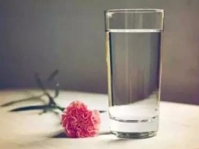 太吓人了！快给我一杯净水器的水压压惊！